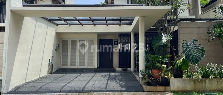 Rumah Mewah Nyaman dengan Private Pool Lokasi Strategis di Serenia Hills Lebak Bulus, Jakarta Selatan 1