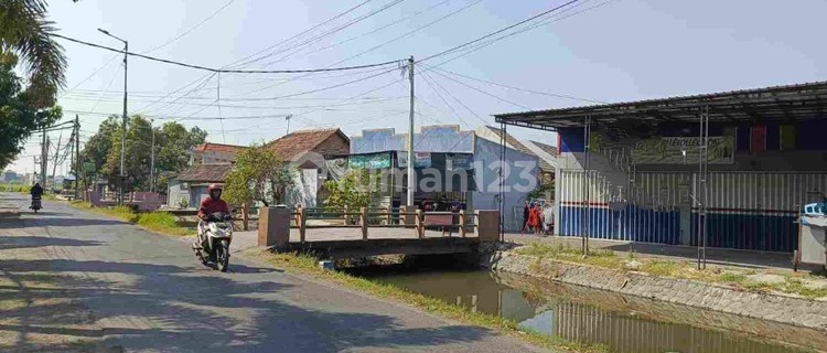 FOR SALE 2 SHOP HOUSES LOCATED IN CANDI SIDOARJO 1