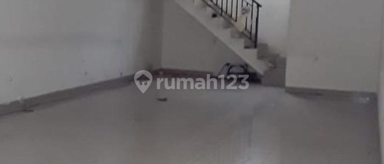 3-Story Shop House Ready to Occupy in Buah Batu Area, Roadside 1