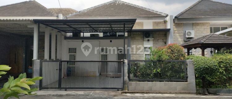 Minimalist House Twin Street Row Japan Garden Cluster Mojokerto 1