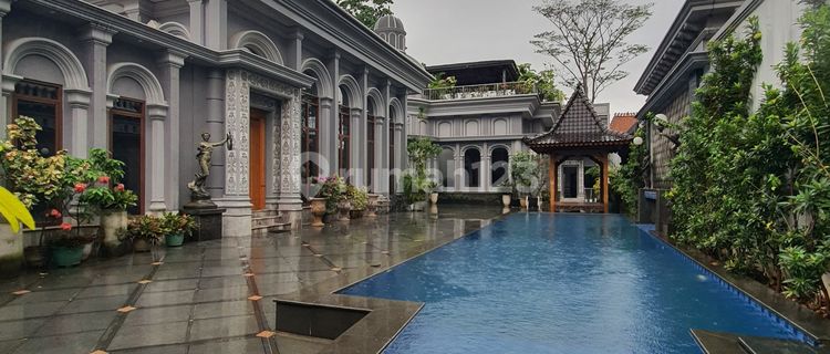 Villa Concept House in the Elite Area of Sentul City with Classic Design 1