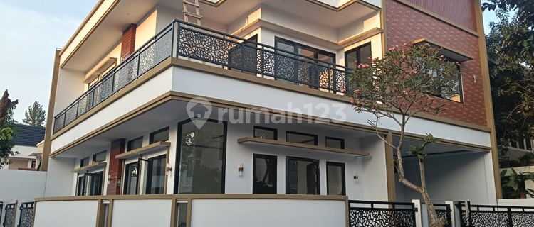Dijual Rumah dengan Model Modern Minimalis, Hoek 1