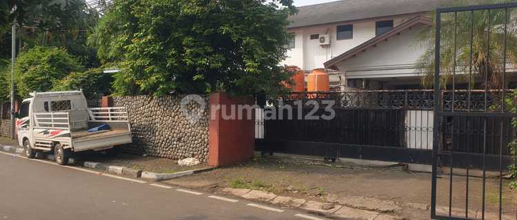 Rumah Hoek di Jl Taman Amir Hamzah Menteng Jakarta Pusat 1