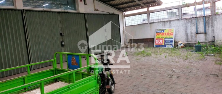 Land + 1 1/4 Storey Building 1