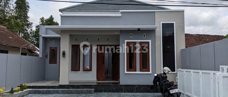 Ready-to-Occupy House in Mlati Sleman - Quiet Location & Easy Access 1
