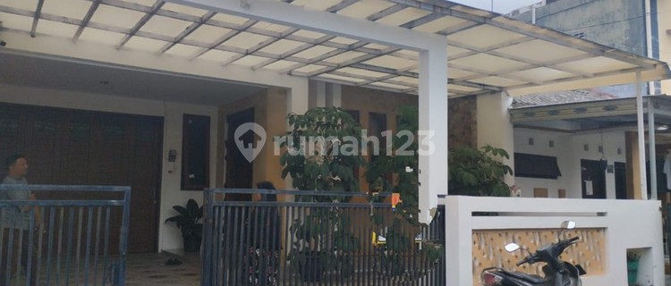 Disewakan Rumah Semi Furnish Sangat Strategis Di Nologaten, Depok , Hanya 2 Menit Ke Amplaz 1