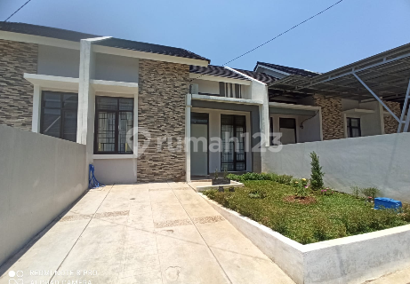 Minimalist Ready-to-Occupy Residence with Strategic Location and Comfortable Environment 1