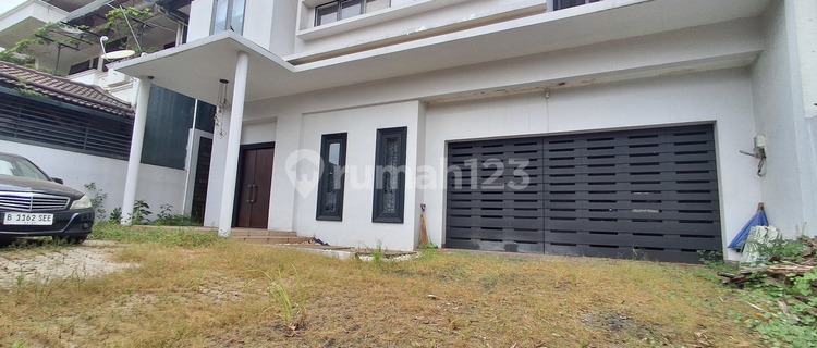 Modern House in a Strategic Location at Pondok Pinang, South Jakarta 1