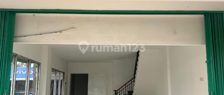 2.5-Story Shophouse in Beautiful Condition in Business Area Close to Mall and Toll Access 1