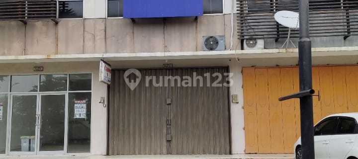 Ready-to-Use Shop House in Good Condition with Spacious and Cool Parking 1