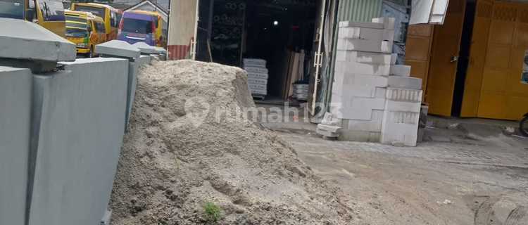 Ready-to-Use Good Ruko on Main Road, within Yg Area, with Complete Facilities. 1
