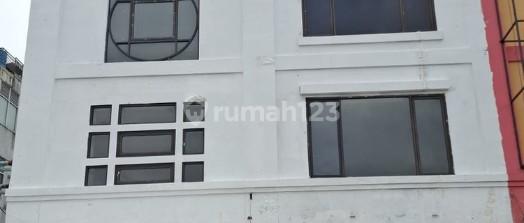 For Sale: 3 1/2-Story Linked Shop House (Corner Unit) in Melati Mas Square, Along Serpong Main Road 1