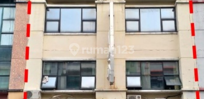For Sale 3-Story Shop House Land Area 156 M2 Strategic Location in Cipete Kebayoran Baru South Jakarta 1