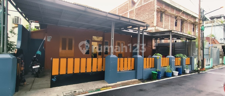 Land for Sale Bonus House Indraprasta Potential for Boarding Houses 1