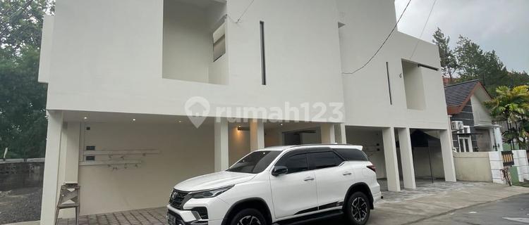 FOR SALE ACTIVE EXCLUSIVE 2-STORY BOARDING HOUSE INSIDE THE RINGROAD IN MAGUWOHARJO SLEMAN NEAR ATMAJAYA CAMPUS 1