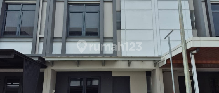 For Rent 3-Story Shop House in Latinos Business District, BSD City 1