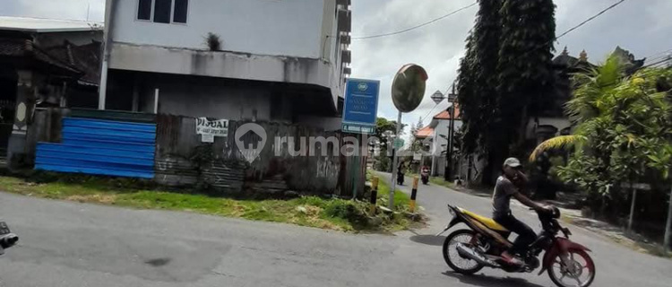 3-Story Shop House Hook Position in Muding Indah Kerobokan Street 1