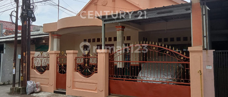 Strategic Rental House with PVC Roof Near Kejaksan Station, Cirebon 1