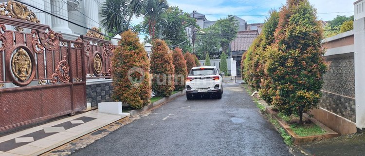 Dijual Cepat Rumah Mewah dan Luas di Area Billymoon Durensawit 1