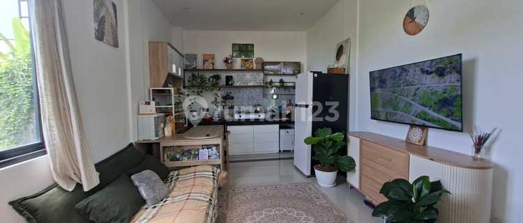 3 Bedroom House with Sea View Balcony, 700 Meters to Kedungu Beach 1