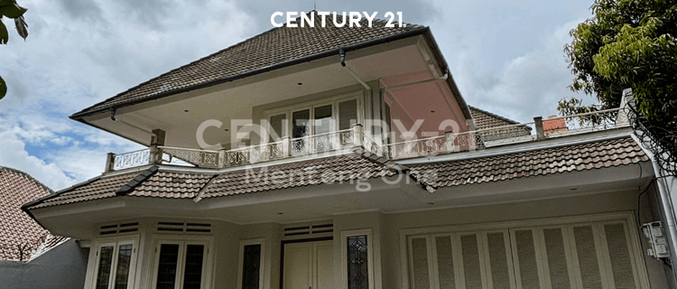 Rumah Mewah Semifurnished di Inti Menteng dengan Kolam Renang 1