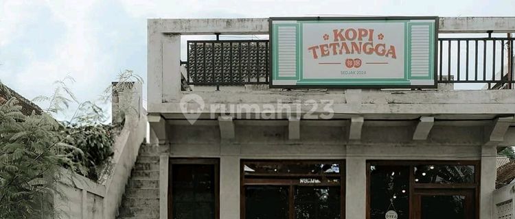 Kafe Masih Jalan. Lokasi Strategis, Jalan Simongan 1