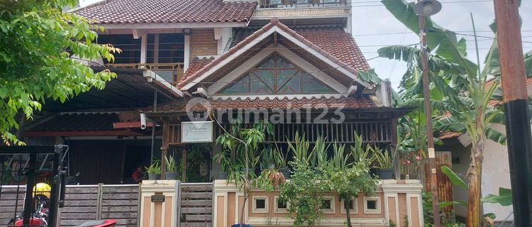 Rumah Antik Lokasi Strategis 1