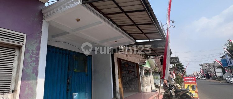 Shop House on Main Road Near Wajak Market, Malang Regency 1