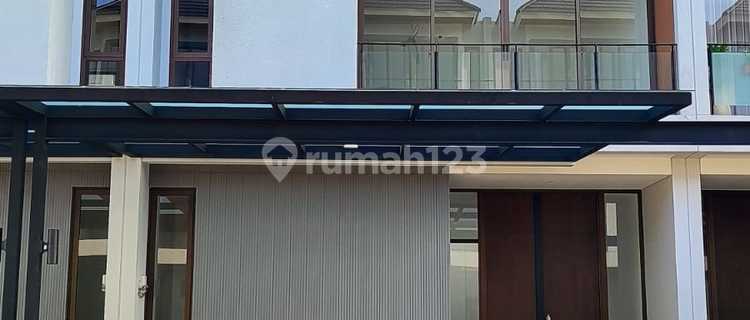 DIJUAL RUMAH 3 LANTAI DI PANTAI MUTIARA 1