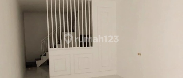 Rumah Cantik, Siap Huni 2 Lantai  1
