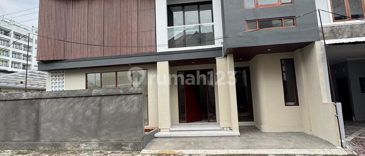 Rumah Mewah Di Perumahan Seturan Area Kampus  1