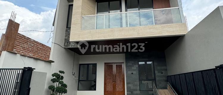Luxury 2-Story House Ready to Occupy in Palagan 1