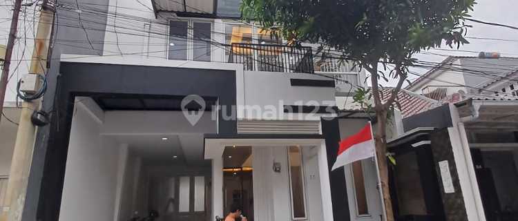Ready-to-Occupy House in Jagakarsa, South Jakarta at an Affordable Price 1