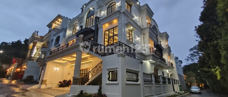 Rumah Baru 3 Lantai Lift Kolam Renang Pribadi di Cipete Jakarta 1