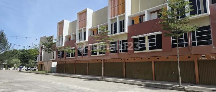 For Sale: Shop House in Business Center near Industrial Area 1