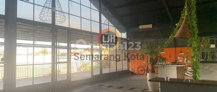 Bangunan Ex-Cafe di Daerah Tembalang 1