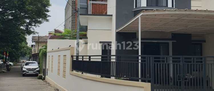 Rumah 2 lantai murah dalam komplek sayap margacinta buahbatu 1