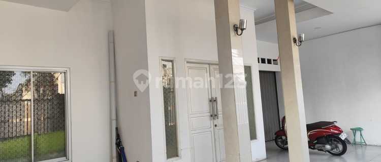 QUICK SALE! Luxurious 2-Story Move-In Ready House in Joglo Kembangan West Jakarta (Land Area 135m², Flood-Free) 1