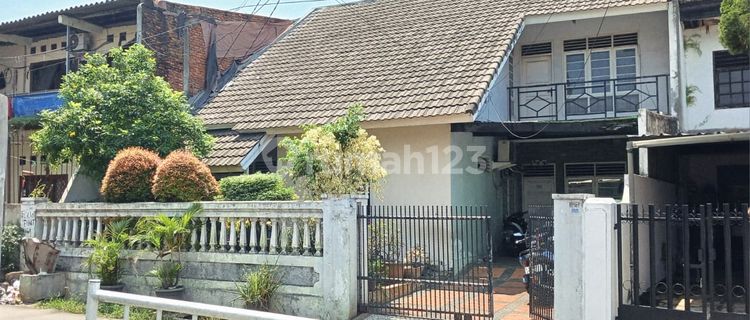 LARGE 2-STORY HOUSE WITH 250M² LAND AREA IN TAMAN ASRI CIPADU | A Step Away to Bintaro & South Jakarta 1