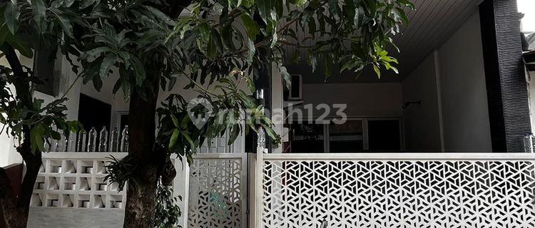 QUICK SALE: Minimalist Renovated House (Granite Flooring) 3 BR in Pondok Aren, Just Bring Your Luggage! 1