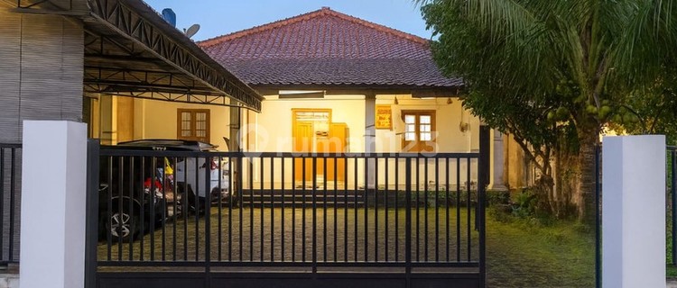 Sturdy & Exclusive Luxury House in Magelang City Near the Town Square 1