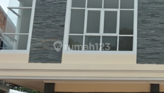 Commercial Shop House, Move-In Ready, Strategic Central City Location 1