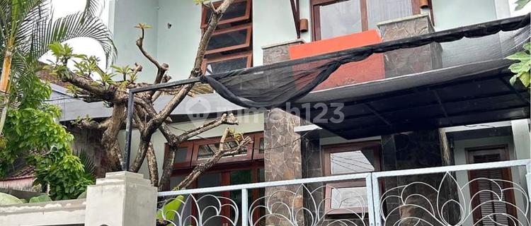 Modern 2.5-Story House Near Renon 1