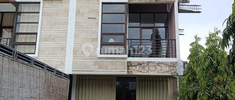 Please create a brief description for this location using the following details: 1