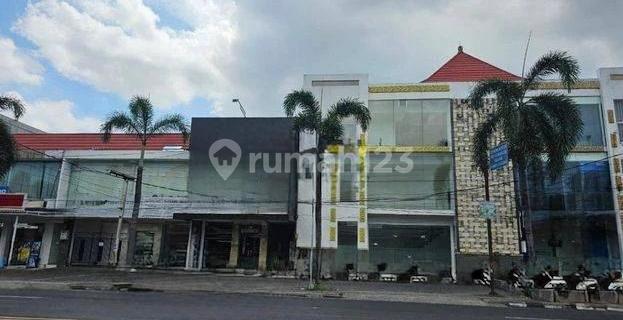 Strategis Ruko 3 Lantai di Jalan Utama Denpasar Utara yang Ramai (Sewa Tahunan) 1