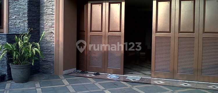 Classic House for Sale 1