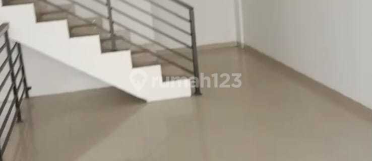 For Rent 4-Story Shop House in Strategic Area, Salemba Raya Roadside, Senen, Central Jakarta 1