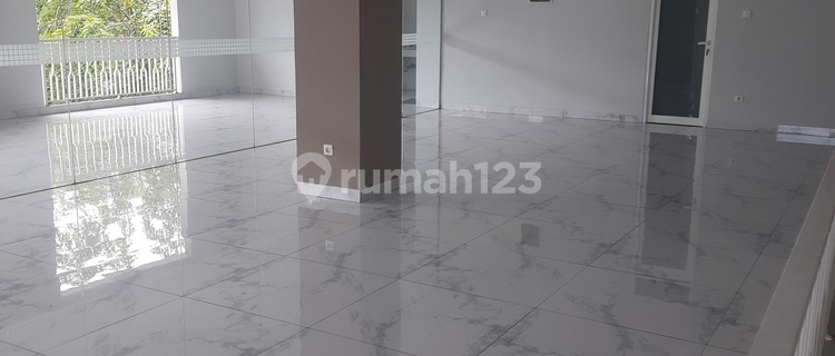 Disewakan Gedung Kantor 3 Lantai Area Cipinang 1