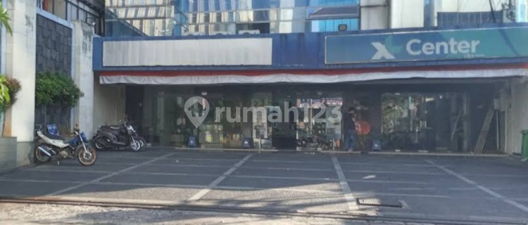 Bangunan 3 Lantai Ditengah Kota Semarang 1