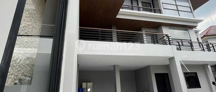 Luxury New Modern House in Setiabudi, Bandung 1